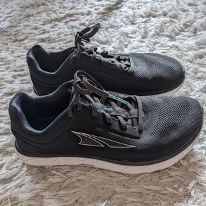 Altra escalate 2 runners 8W